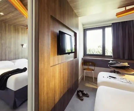 Hotel Ibis Styles Niort Poitou Charentes 3*